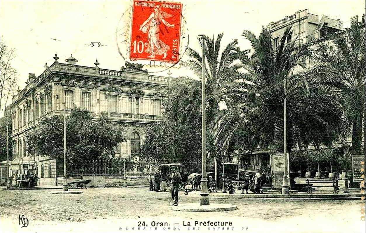 MH b- 067- Place Kleber et prefecture.jpg